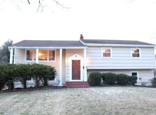 17 Tanglewood Dr, Livingston, NJ 07039