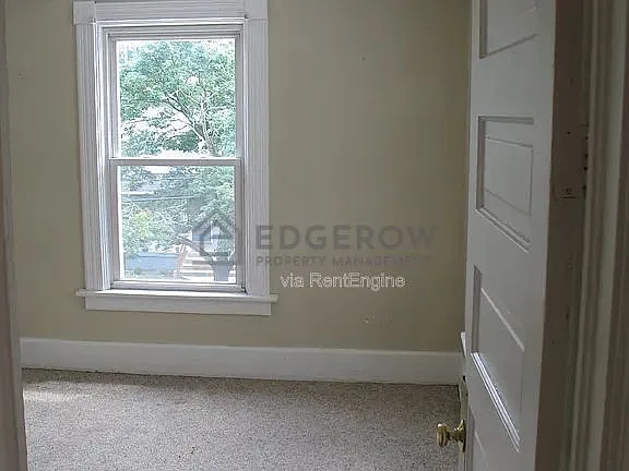 635 Lafayette Ave NE #2 — Photo 3