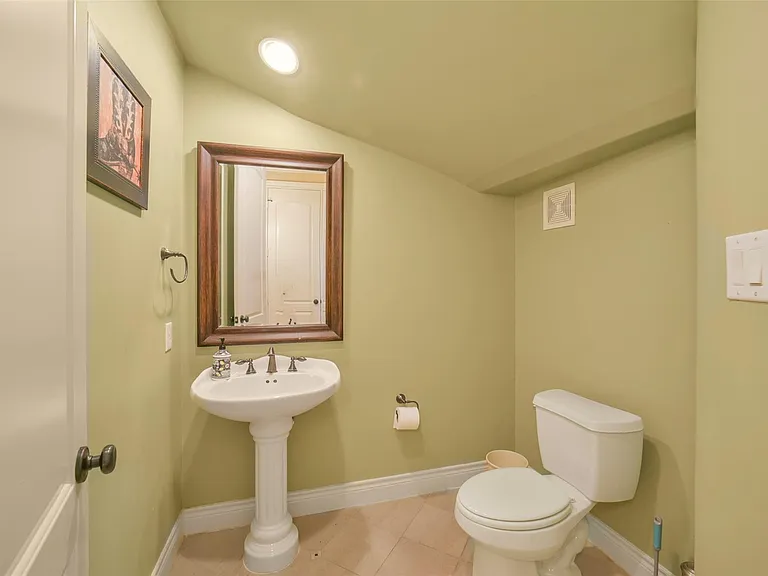 2307 Sheridan St — Photo 24