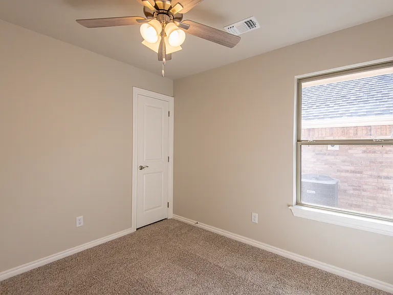 8401 NW 162nd St — Photo 27