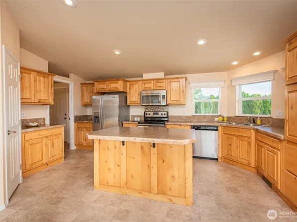718 W Heritage Loop, Sequim, WA 98382