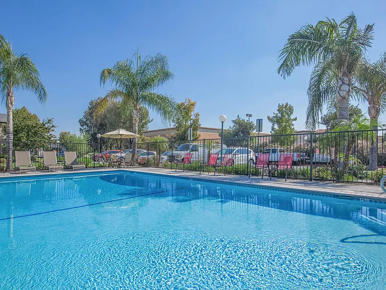Sierra Hills Apts — Photo 1