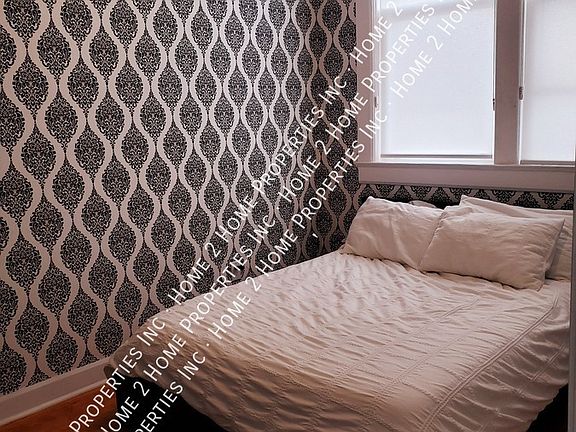 2nd image of 1156 Wyandotte St E #2