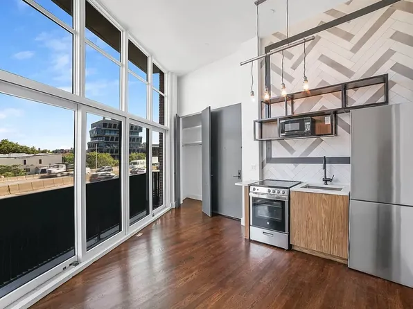 386 Leonard Street image 1 of 10