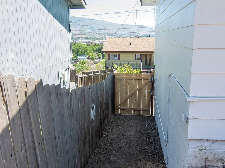 148 S Rogers Ave — Photo 35