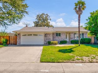 8478 Lake Forest Dr, Sacramento, CA 95826