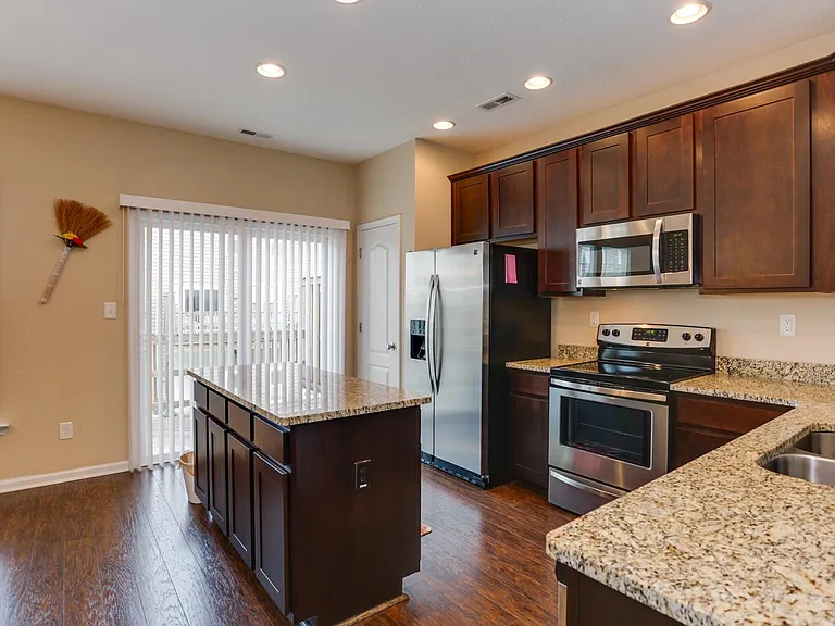 4988 Almandine Ave — Photo 20