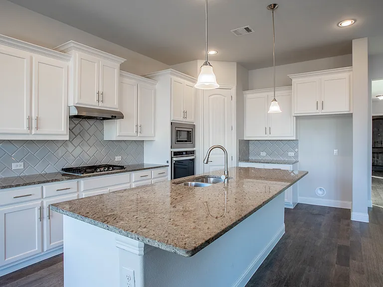 7600 Clear Rapids Dr — Photo 5