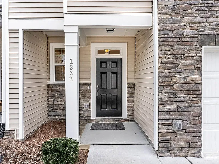 1332 Southpoint Trl — Photo 3
