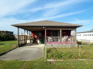 936 Broadway St, Surf City, NC 28445
