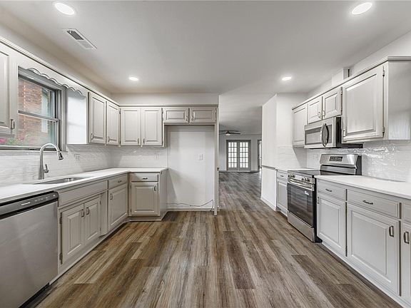 4th image of 1008 W Linden St