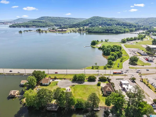109 Riviera Dr #3, Guntersville, AL 35976