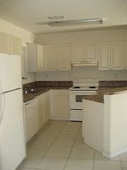 4th image of 1940 NE 47th St