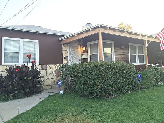 Covered front yeard patio