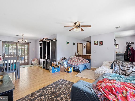 5th image of 206 E Brunswick St