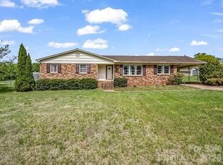 810 Surry Dr, Shelby, NC 28152