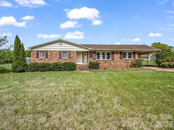 810 Surry Dr, Shelby, NC 28152