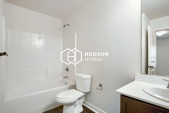 408 Jonathan St — Photo 11