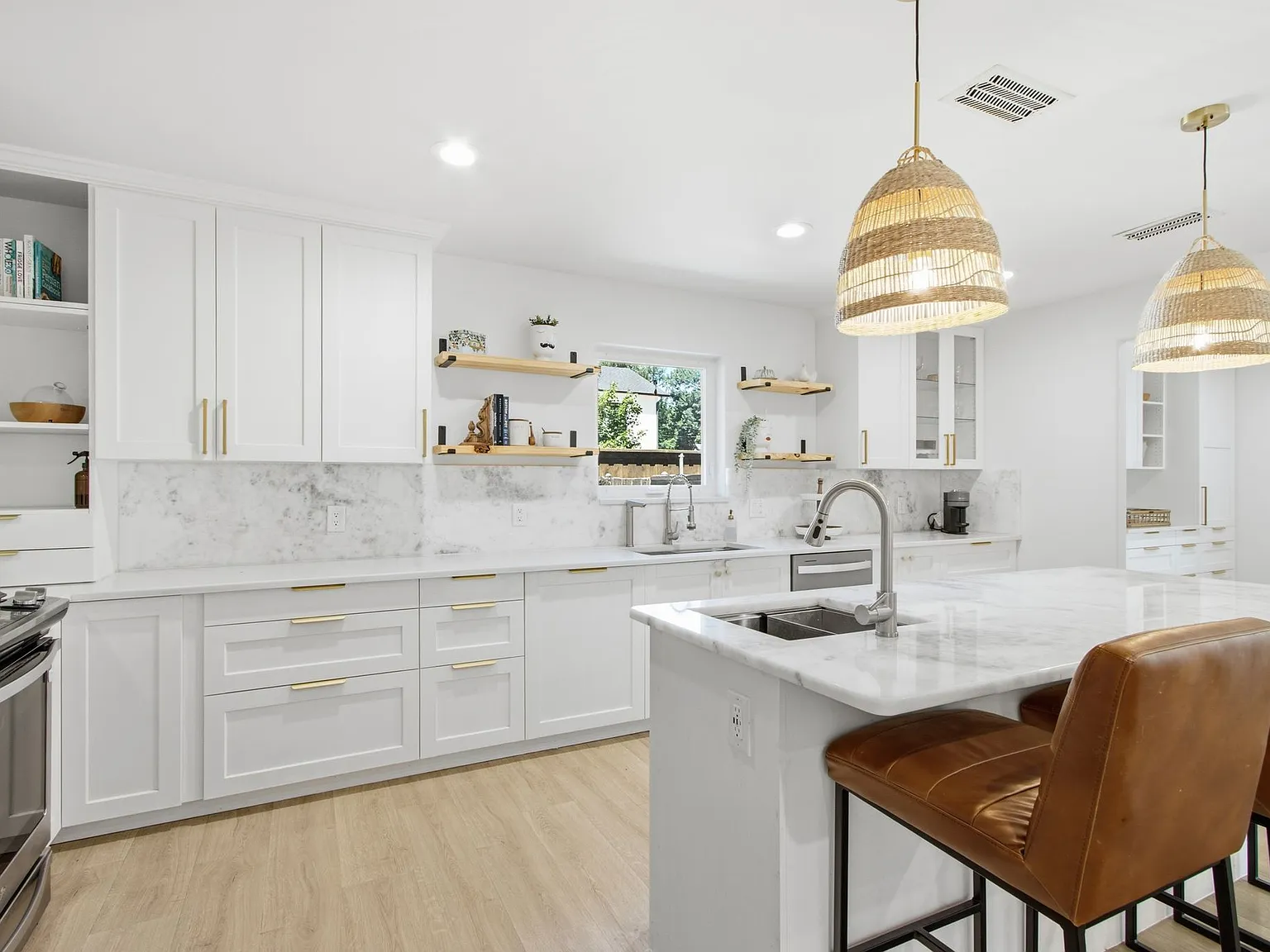 4 bed, 2.5 bath, 2702 sqft, $5,500 — Photo 4