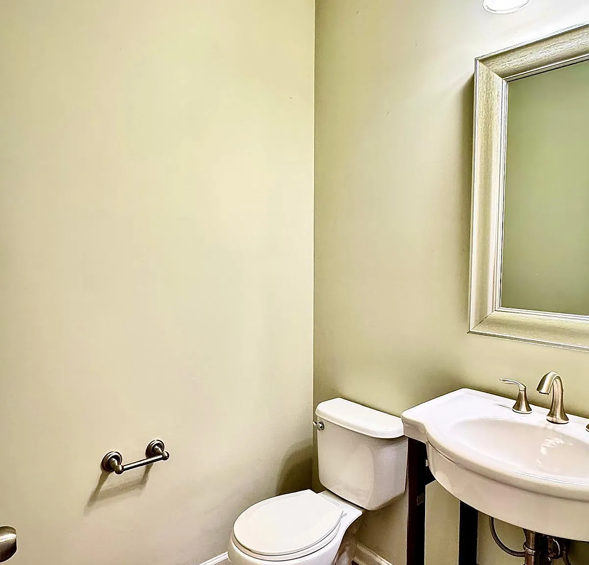 3 bed, 2.5 bath, 1650 sqft, $2,000 — Photo 3