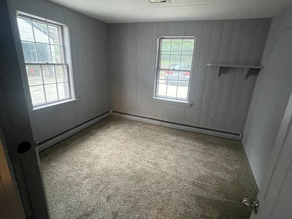 133 High St Somersworth, NH, 03878 Apartments for Rent Zillow