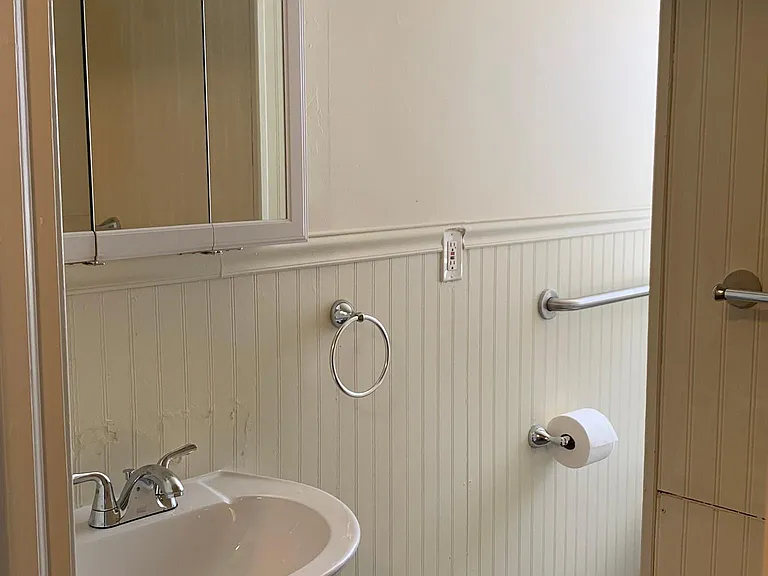 440 N High St #6 — Photo 5