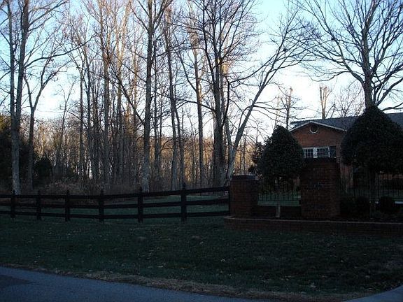 4th image of 756 Mountain Top Ln