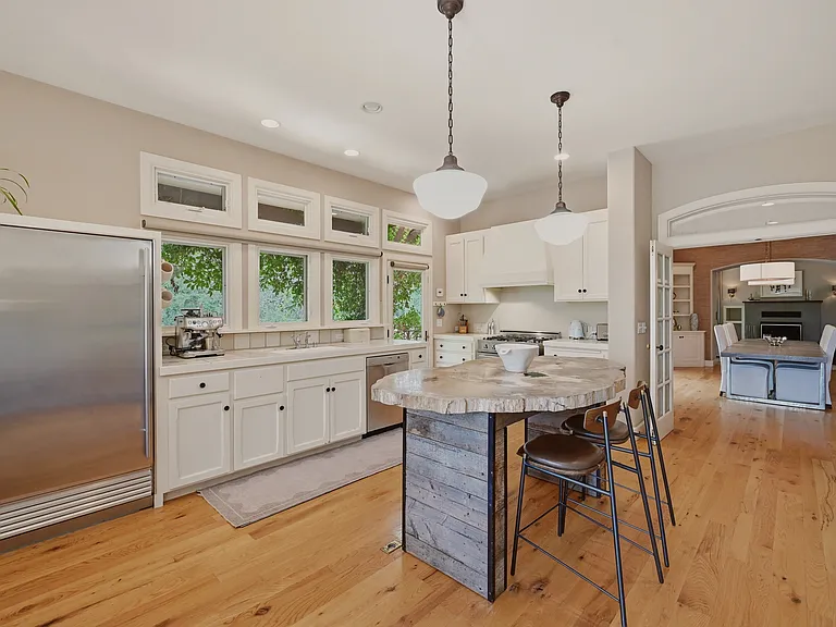 2491 Spring Mountain Rd — Photo 20