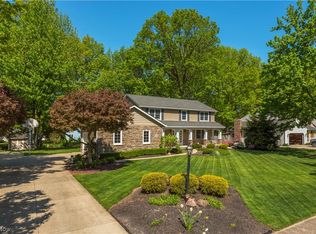 154 Williamsburg Dr, Avon Lake, OH 44012