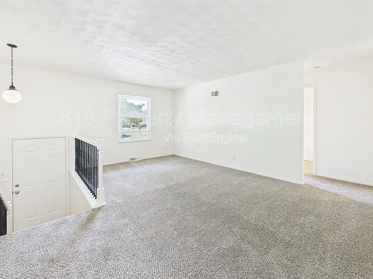 2835 S Tepee Ave — Photo 2
