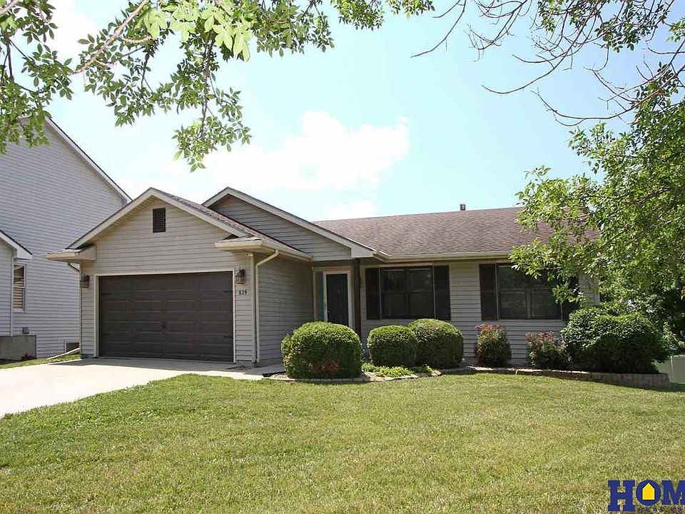 1st image of 829 Regina Ct