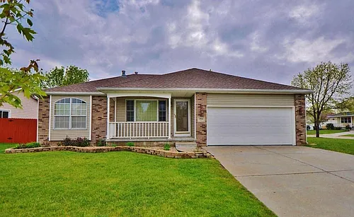 1901 Garret Ln Photo 1