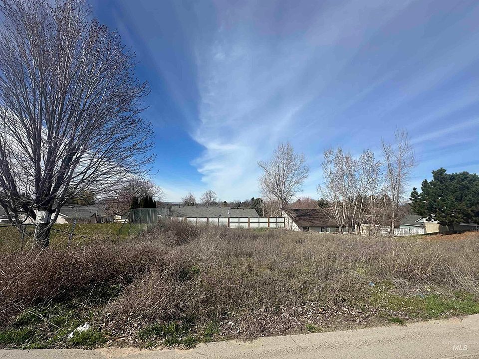 1st image of 900 S Iowa Ave