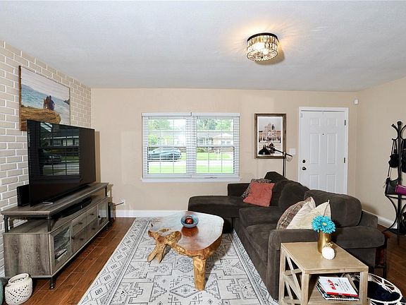 5th image of 1609 Lando Ln