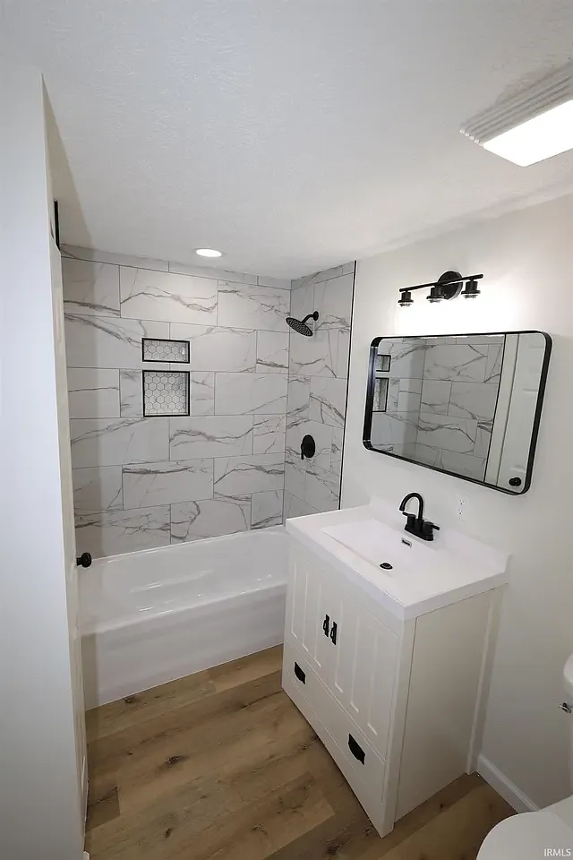 4 bed, 1400 sqft, $3,796 — Photo 3
