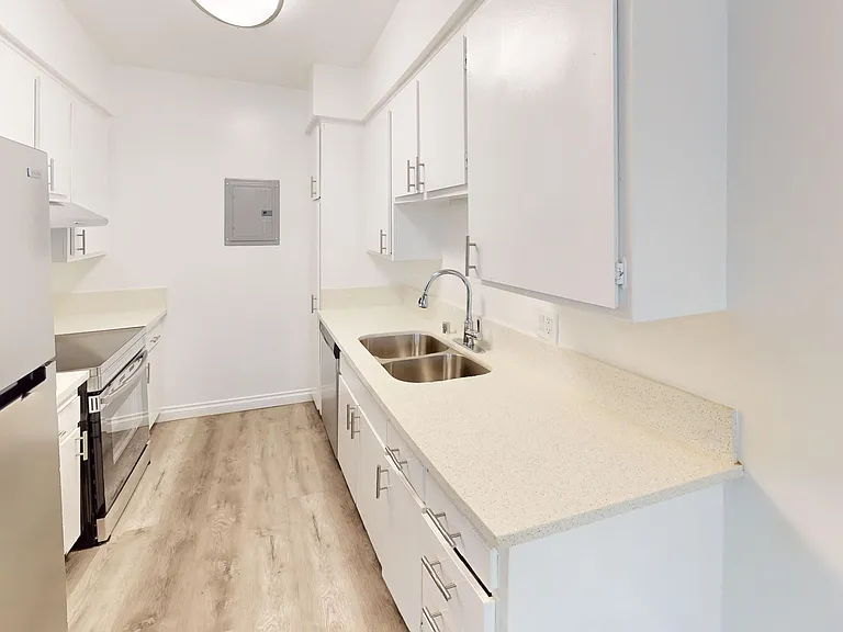 The Regal Villa Apts...Gorgeous Newly Remodeled 2 Bedroom.. Prime Location! CALL NOW! — Photo 6