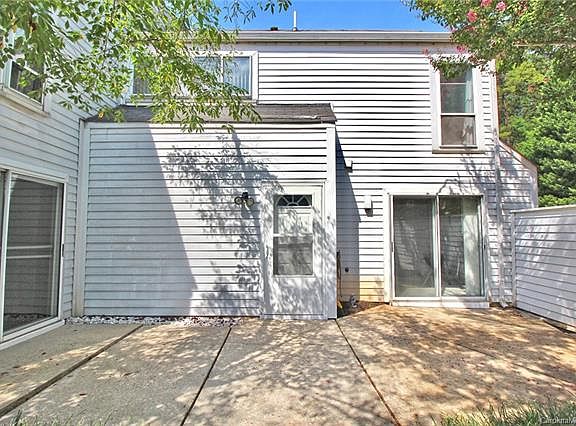3rd image of 7045 Stonington Ln