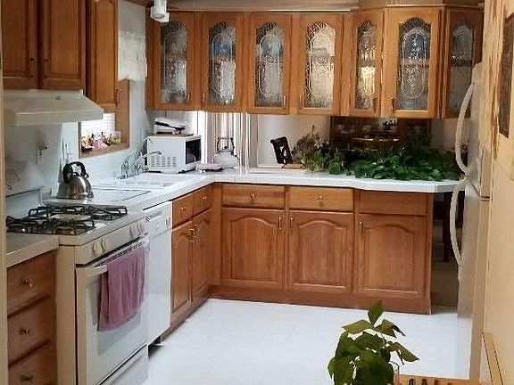 4th image of 638-308 308 Fresh Pond Ave