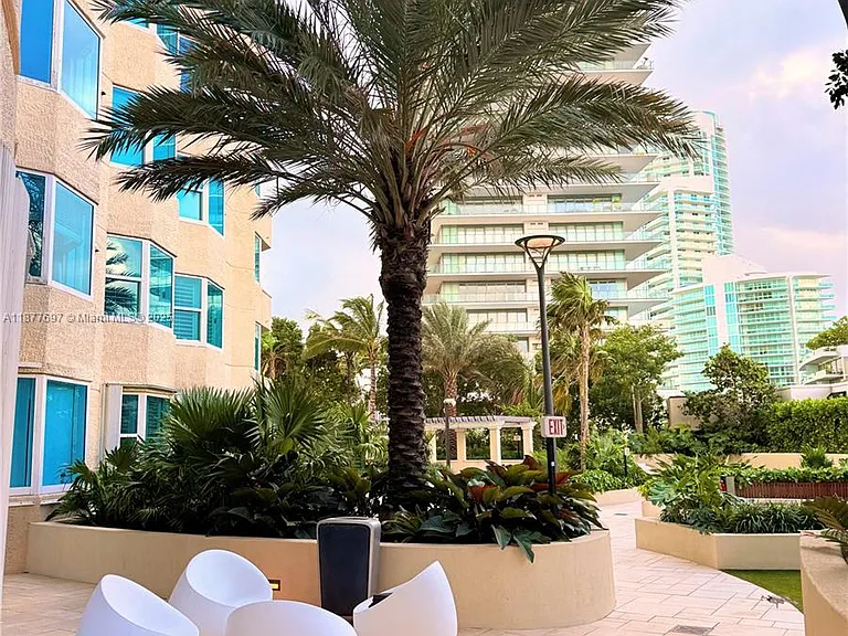 300 S Pointe Dr #2806 — Photo 49