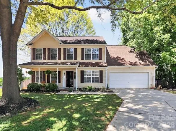 9715 Castle Terrace Ct, Charlotte, NC 28215