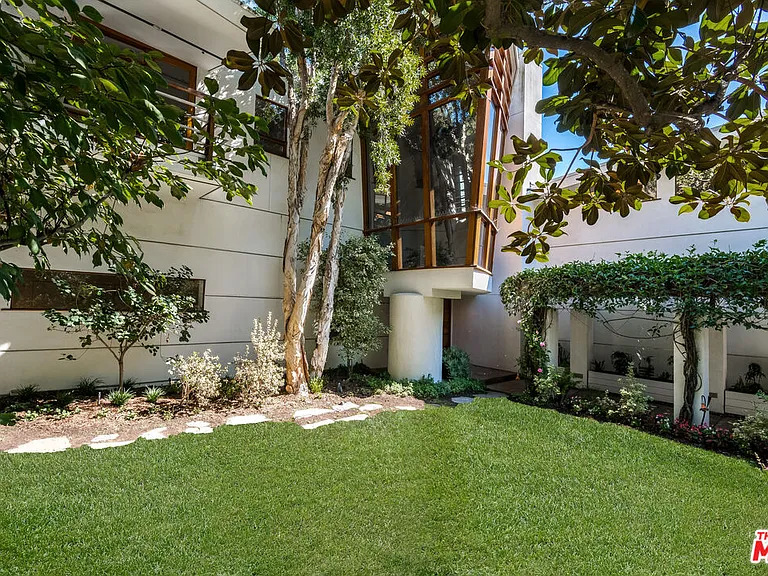 3600 Mandeville Canyon Rd — Photo 33