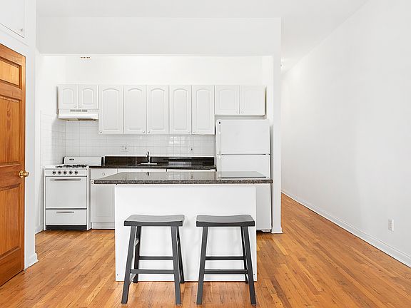 4th image of 330 W 85th St APT 4D