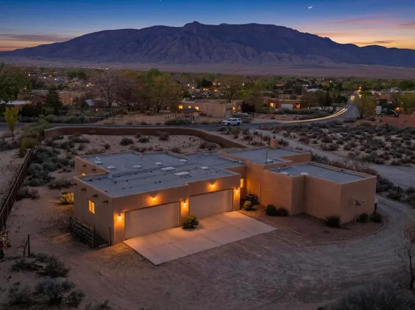 322 Sagebrush Dr, Corrales, NM 87048