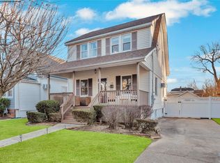 1886 Commonwealth Ave, Merrick, NY 11566