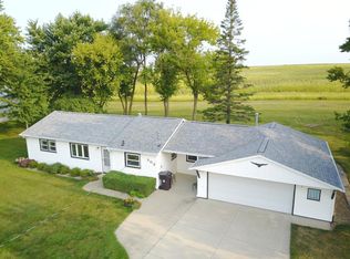 302 E Ridgeway Ave, Cedar Falls, IA 50613