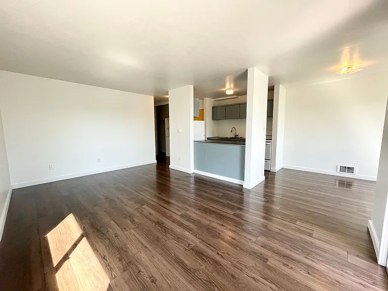 Bayview Apartments — Photo 96