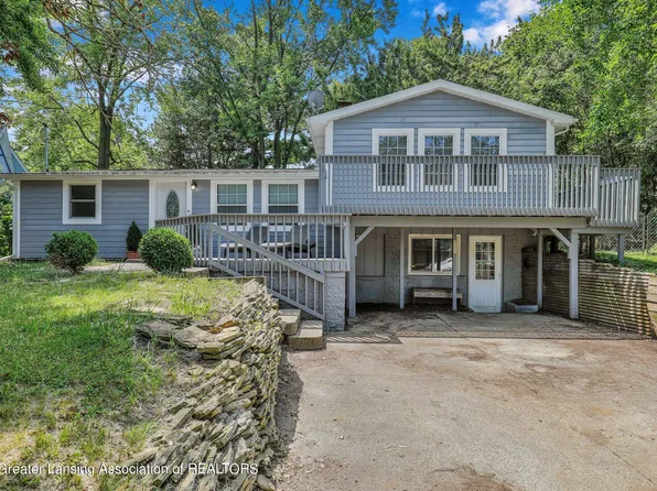 803 Elmwood St, Dewitt, MI 48820