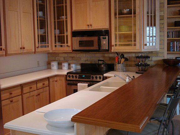 Kit with Corian/SS Appliances