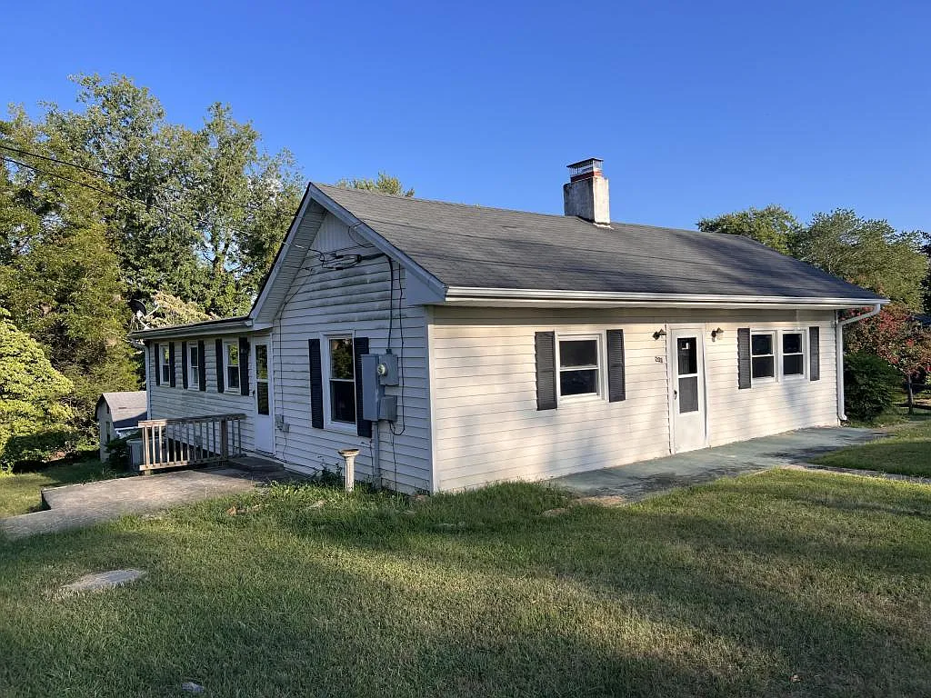 201 Pulliam St — Photo 4