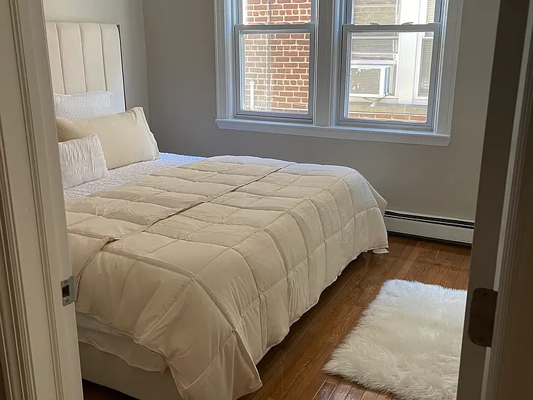 1660 Hering Ave #2 — Photo 6